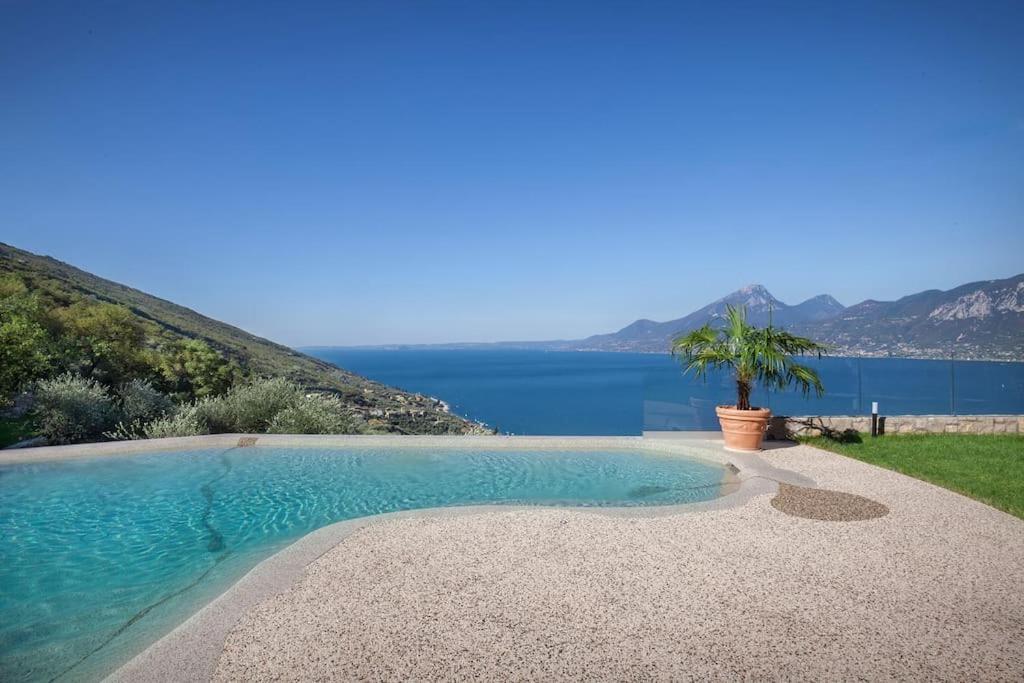 Villa Divina-Apt Armonia-Con Piscina E Vista Lago Castelletto Di Brenzone Exterior photo