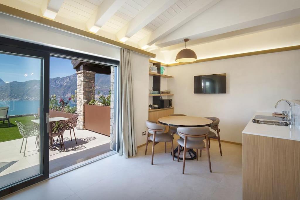 Villa Divina-Apt Armonia-Con Piscina E Vista Lago Castelletto Di Brenzone Exterior photo