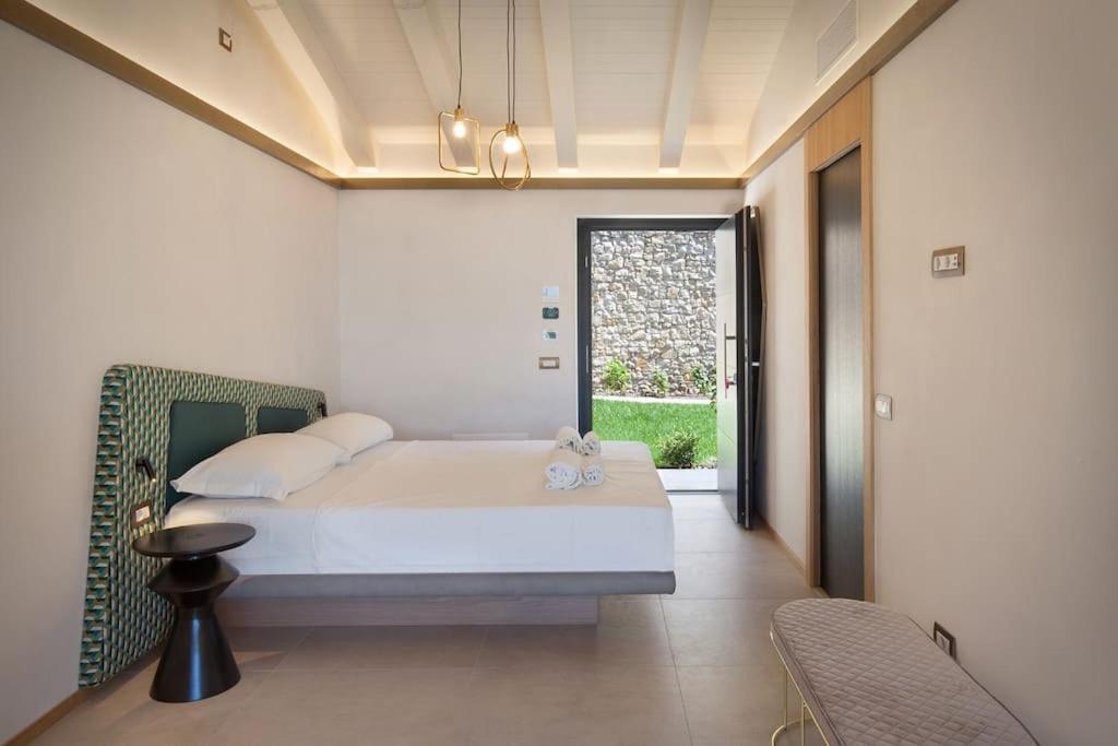 Villa Divina-Apt Armonia-Con Piscina E Vista Lago Castelletto Di Brenzone Exterior photo
