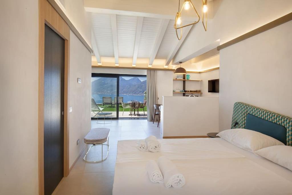 Villa Divina-Apt Armonia-Con Piscina E Vista Lago Castelletto Di Brenzone Exterior photo