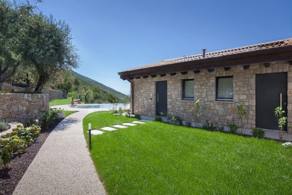 Villa Divina-Apt Armonia-Con Piscina E Vista Lago Castelletto Di Brenzone Exterior photo